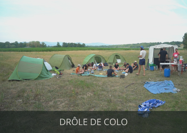 DRÔLE DE COLO